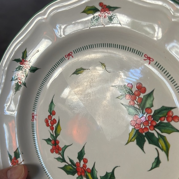 TABLETOPS UNLIMITED HOLLY BERRY PLATE - SALAD, DESERTS OR APPETIZERS - Picture 8 of 10